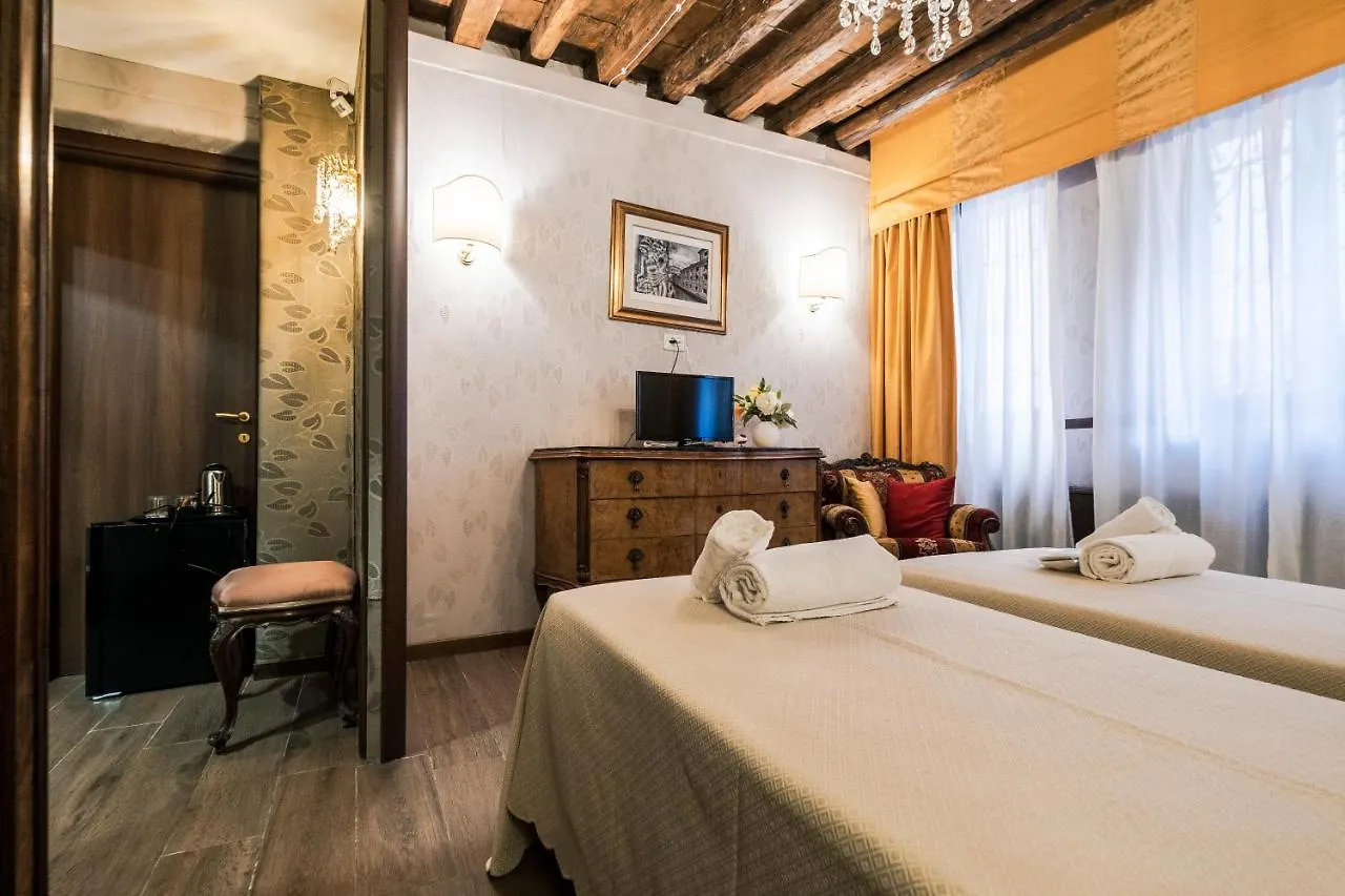 Guest house Ca' Lavezzera Hotel Venice